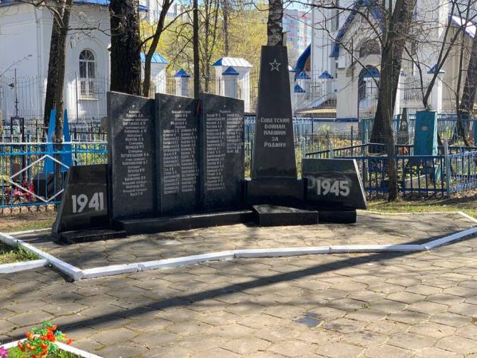 В Брянске ко Дню Победы благоустроили памятники на кладбищах
