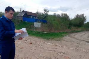 Почепских чиновников наказали за убитую дорогу в деревне Житня