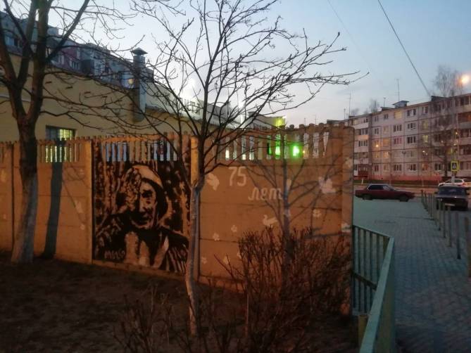 В Брянске на Новостройке появилось граффити ветерана