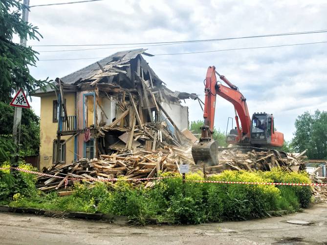 В Брянске снесли старинное здание на улице Луначарского