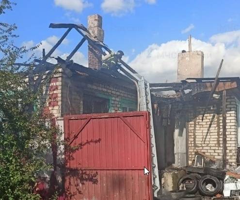 В Новозыбкове на улице Клинцовской сгорел жилой дом