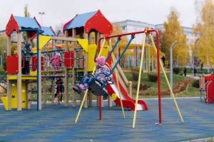 В Комаричском районе появилась детская площадка за 930 тысяч рублей