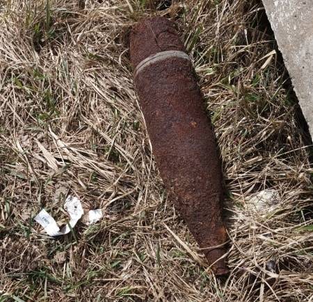 В Навлинском районе нашли артиллерийский снаряд