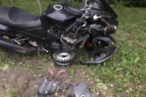 В Брянске 28-летний байкер в аварии вывихнул ключицу
