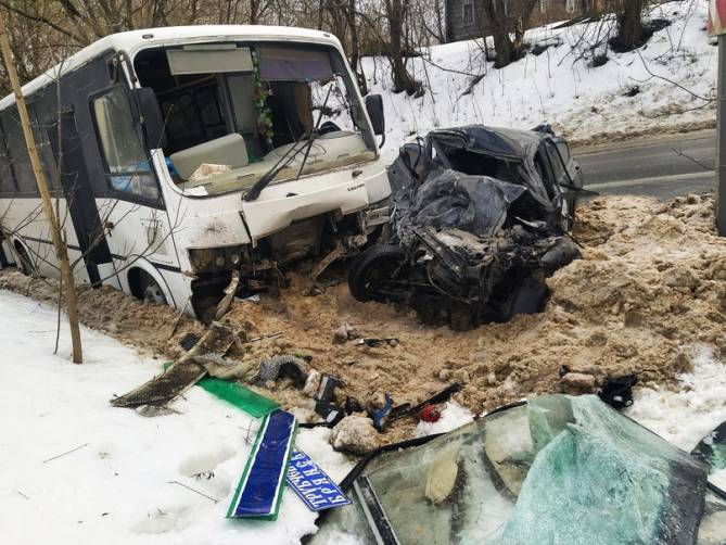 В жутком ДТП под Трубчевском с рейсовым автобусом погибли две девушки