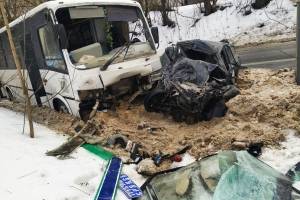 В жутком ДТП под Трубчевском с рейсовым автобусом погибли две девушки