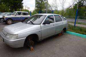 В Брянске 31-летний уголовник из Калуги снял 4 колеса с чужого автомобиля