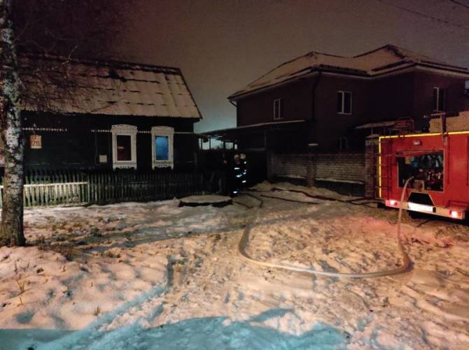 В брянском поселке Радица-Крыловка горела комната в жилом доме: есть пострадавший