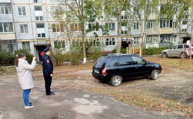 Брянцы пожаловались властям на нарушителей парковки во дворах