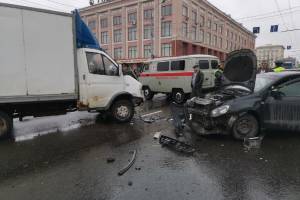 В Брянске в жутком ДТП возле ЦУМа погибла женщина