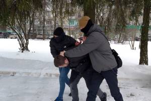 Экс-депутата облдумы Ашеко и брянского адвоката арестовали за участие в банде мошенников