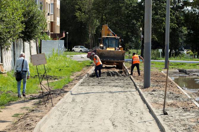 В Брянске на проспекте Московском тротуары готовят к асфальтированию