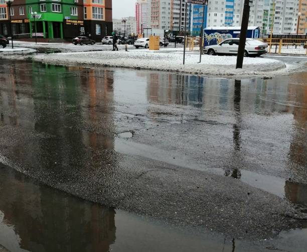 Брянцы пожаловались на убитую дорогу по улице Горбатова