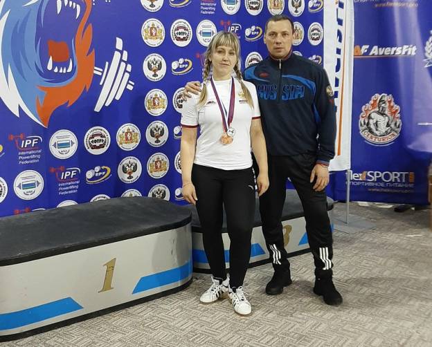 Брянская спортсменка взяла бронзу на чемпионате России по пауэрлифтингу