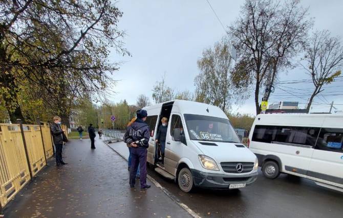В Брянске за день поймали 41 безмасочника в общественном транспорте