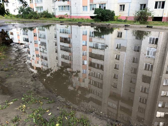 В Брянске после дождя затопило улицу Институтскую