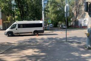 В Брянске водитель микроавтобуса сбил на переходе 73-летнюю пенсионерку