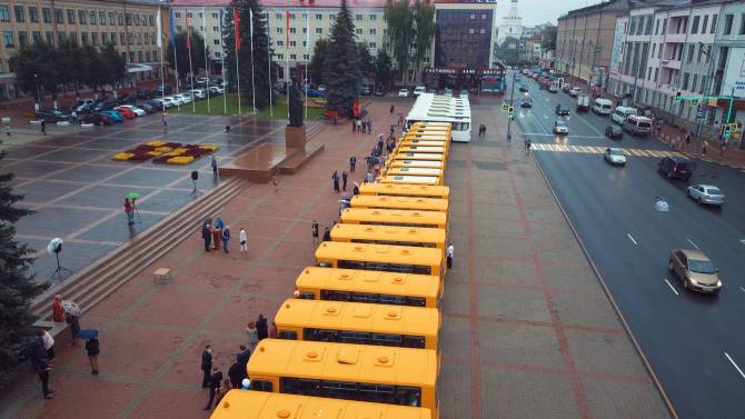 В День знаний брянские школы получат новые автобусы