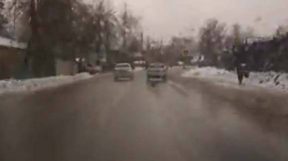 В Брянске сняли на видео лихача на улице Менжинского