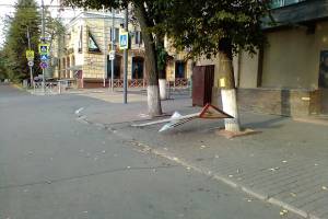 В центре Брянске неизвестные снесли дорожный знак