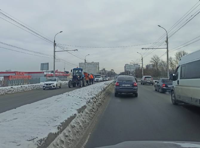 Из-за дорожников на путепроводе Брянск-II выросла огромная пробка