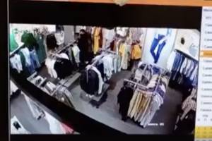 В Брянске женщина украла пальто из магазина O'STIN