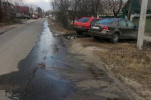 В Трубчевске улицу Дзержинского затопило канализацией