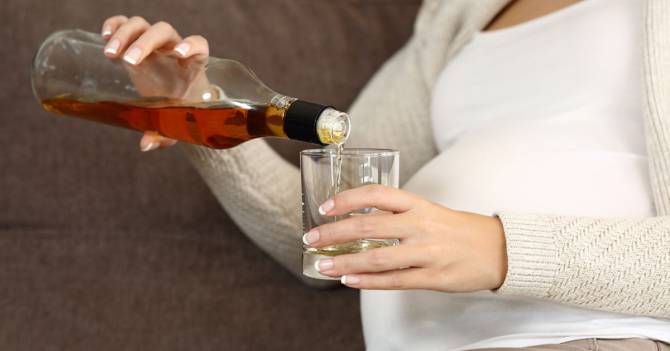 В Дятьково беременная женщина в пьяной драке оставила без глаза приятеля мужа
