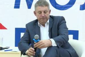 Богомаз поставил подпись за кандидата в губернаторы от КПРФ
