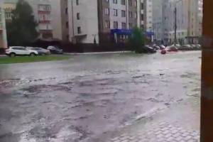 В Брянске затопило из-за ливня улицу Бежицкую