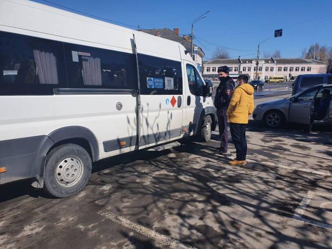 За сутки в брянских троллейбусах и автобусах поймали пятерых «безмасочников»