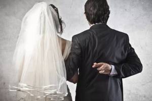 Женатый азербайджанец заключил брак с жительницей Брянска