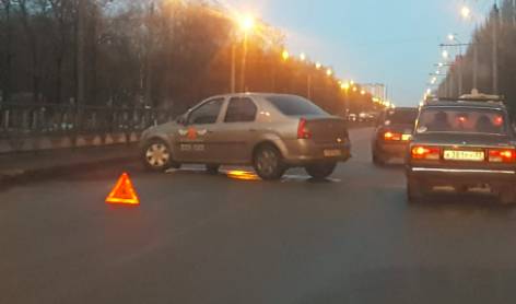 В Брянске машина «Городского такси» попала в ДТП
