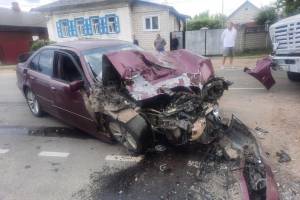 В Климово протаранивший грузовик водитель BMW получил перелом ноги