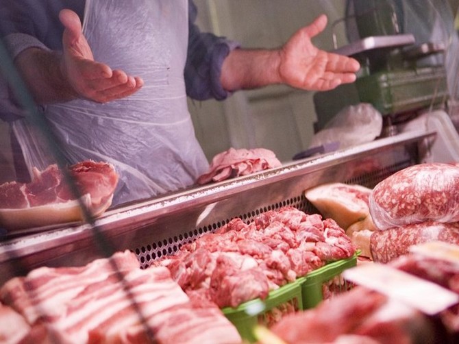 В Брянске оштрафовали троих торговцев подозрительным мясом в магазине «МБ»