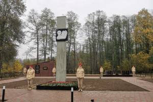 В Унече после реставрации открыли памятник расстрелянным во время войны мирным жителям,