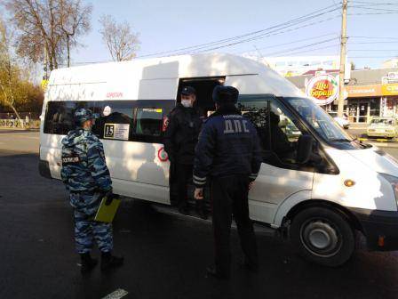 В Брянске наказали 30 маршрутчиков и таксистов без масок