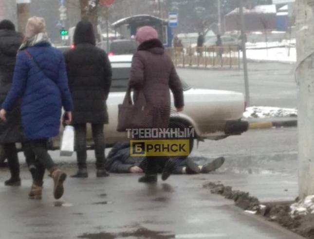 В Брянске на Новостройке возле больницы №2 умер мужчина