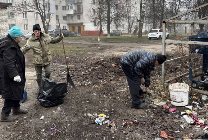 В Советском районе Брянска навели порядок на контейнерных площадках