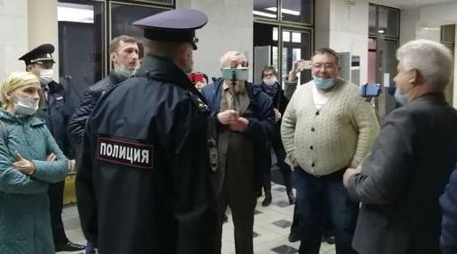 Брянские активисты взбунтовались в здании правительства области