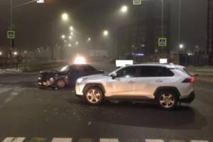 В Брянске при столкновении двух легковушек ранена 30-летняя женщина