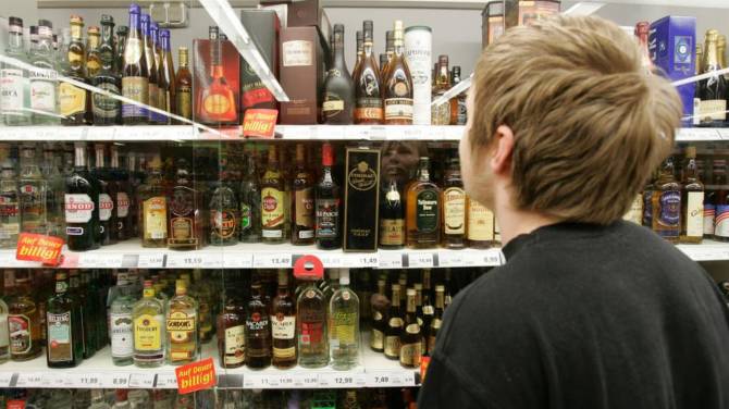 В Брянске две продавщицы попали под уголовку за повторную продажу алкоголя подросткам