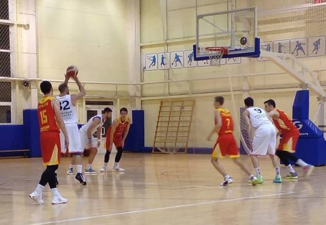 Брянские баскетболисты разгромили соперников из Твери