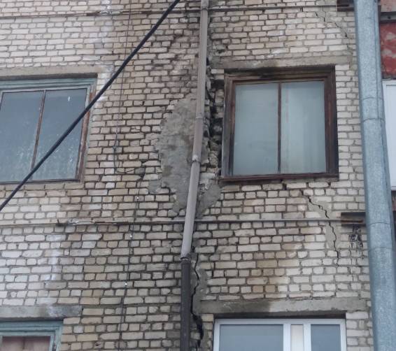 В Брянске дала трещину пятиэтажка на улице Протасова