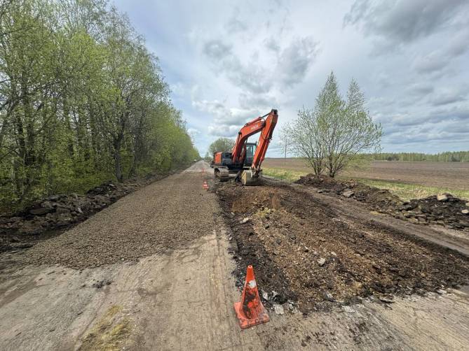 В Севском районе продолжается ремонт дороги «Украина» - Грудская