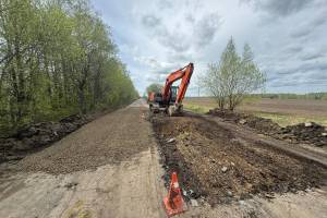 В Севском районе продолжается ремонт дороги «Украина» - Грудская