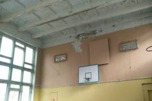 В Гордеевском районе директора школы оштрафовали за затянувшийся ремонт спортзала