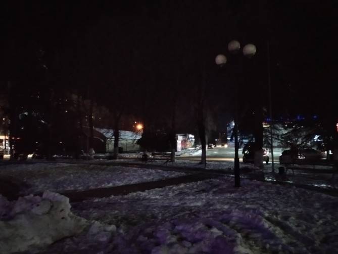 В Брянске сквер у памятника летчикам погрузился во мрак