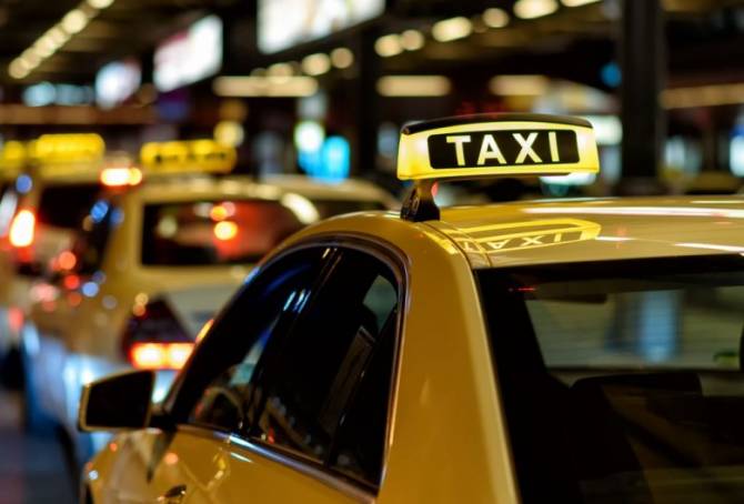 В Дятьково таксист спас девушку от малолетних бандитов