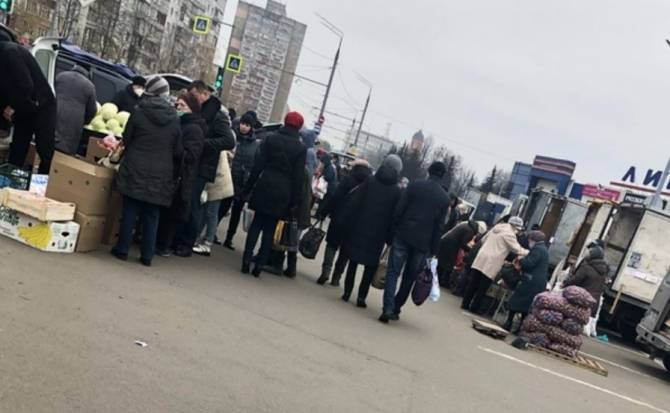 В Брянске на городской ярмарке забыли о социальной дистанции